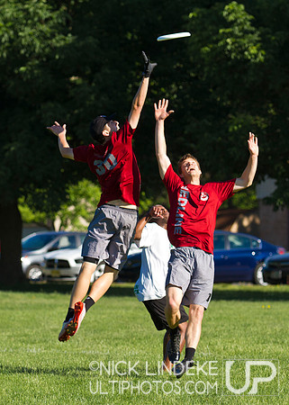 2014 USAU D-I College Champs Saturday Action