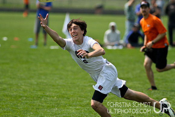 2012 USAU D-I College Championships Saturday Round 2 Action