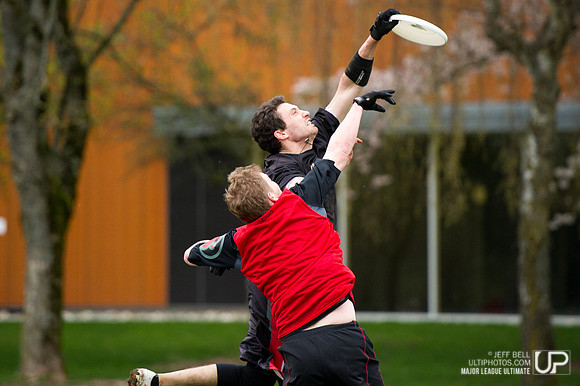 Preseason_scrimmage_20140406_173809_JBP00555