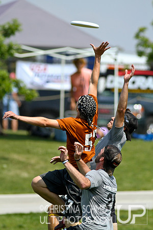 2012 USAU D-I College Championships Saturday Round 4 Action