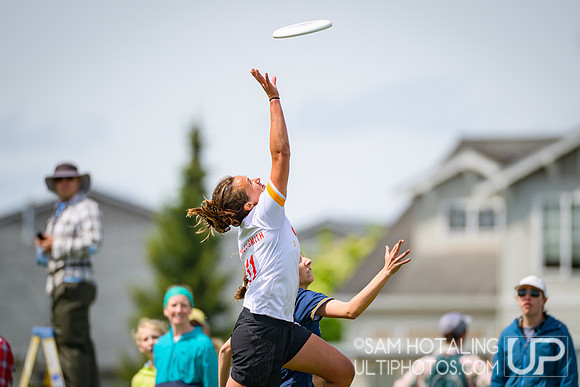 Stanford Superfly vs Carleton College-Syzygy in quarterfinals at USAU D-I College Championships