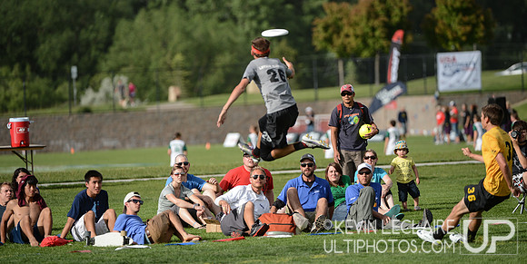 2012 USAU D-I College Championships Saturday Action