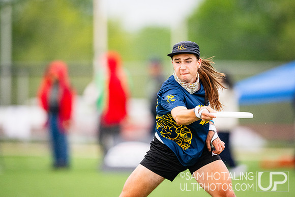 Women’s pool play at USAU DI College Championships