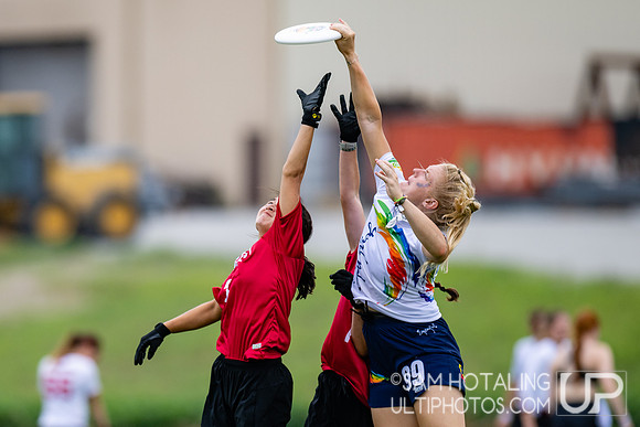 Pop Ultimate vs Spanglish in pool play at World Ultimate Club Championships