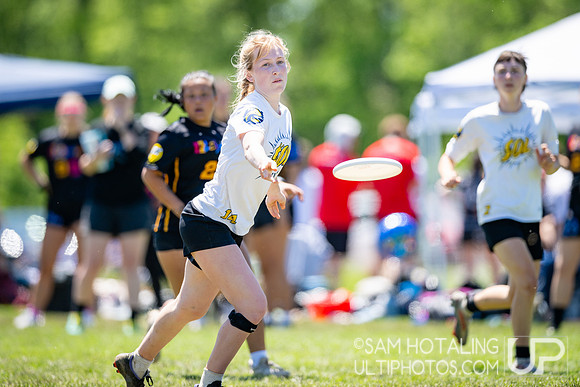 Women’s pool play at USAU DI College Championships