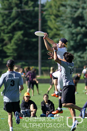 2012 USAU D-I College Championships Sunday Qtrs Action