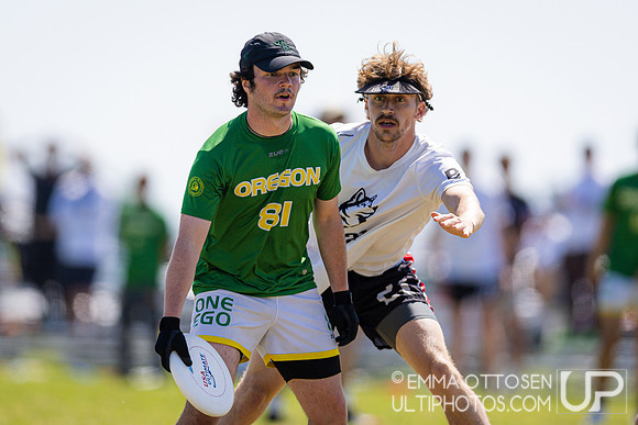 Saturday full coverage from USAU D-I College Championships, Oregon vs Northeastern