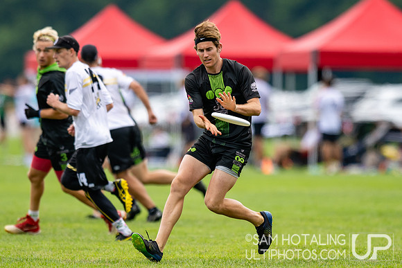 Melbourne Ellipsis vs Wildcats in pool play at World Ultimate Club Championships