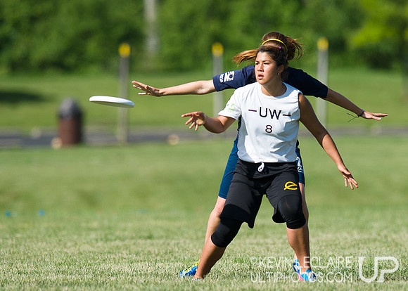2014 USAU D-I College Champs Sunday Qtrs Action