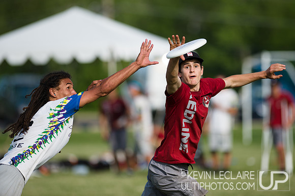 2014 USAU D-I College Champs Saturday Pre-Quarters Action