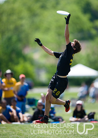 2014 USAU D-I College Champs Friday Round 2 Action