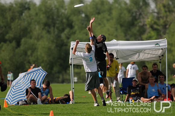2012 USAU D-I College Championships Saturday Action
