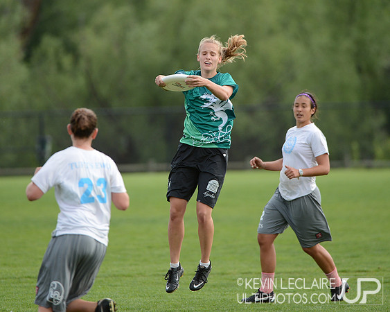 2012 USAU D-I College Championships Friday Round 1 Action