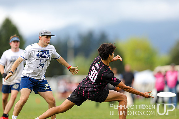 Saturday full coverage from USAU D-IIII College Championships, Pool Play Round 1: Claremont vs Richmond