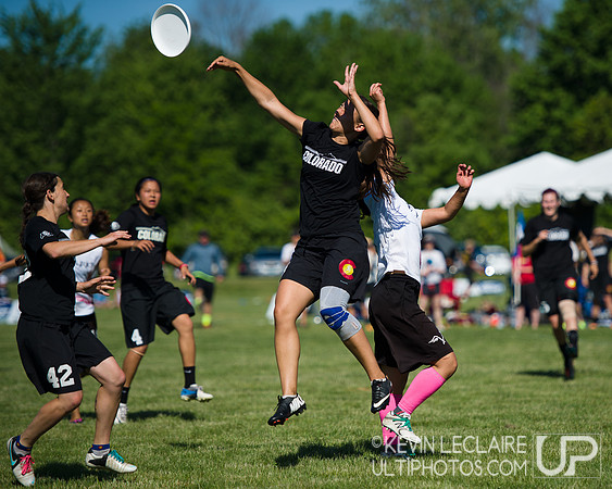 2014 USAU D-I College Champs Saturday Round 1 Action