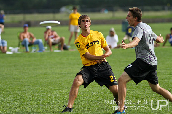 2012 USAU D-I College Championships Saturday Pre-Qtrs Action