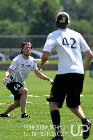 2012 USAU D-I College Championships Friday Round 1 Action