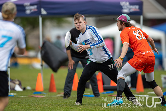 Day 1 of the USA Ultimate D-I College Championships
