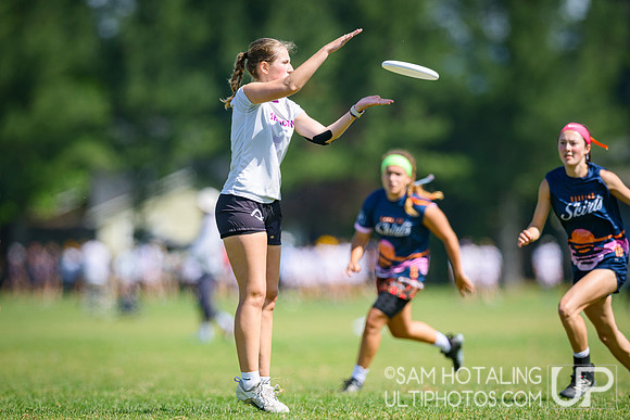 Saturday pool play at USAU D-I College Championships
