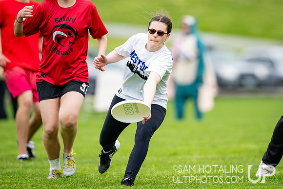 Pool play round IV at DiscNW Spring Reign
