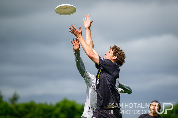 Colorado Mamabird vs Carleton College CUT in finals at USAU D-I College Championships