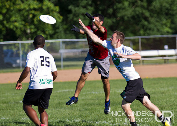 2014 USAU D-I College Champs Saturday Action