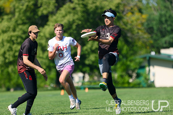 Pool play at USAU D1 College Championships