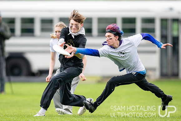 Pool play round IV at DiscNW Spring Reign