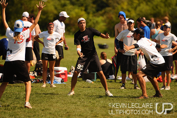 Sunday Elite Mixed Playoffs action -- Chesapeake Open 2010