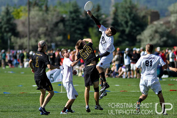2012 USAU D-I College Championships Sunday Qtrs Action