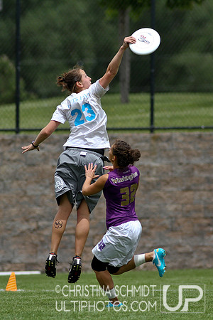 2012 USAU D-I College Championships Sunday Action
