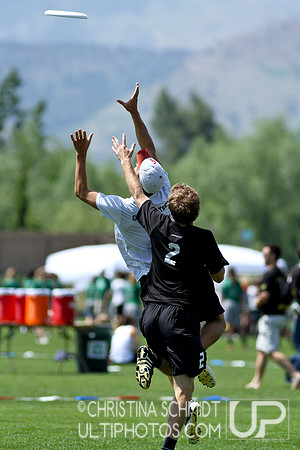 2012 USAU D-I College Championships Friday Round 1 Action
