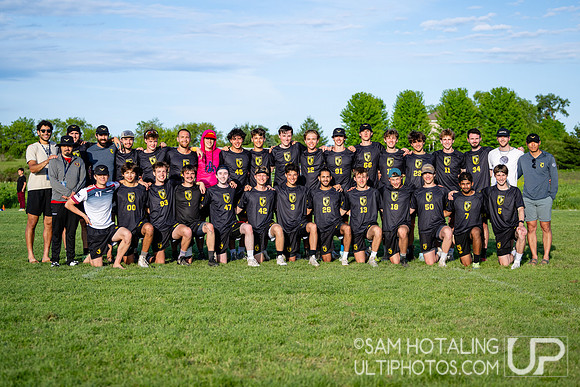 Colorado Mamabird team photo at USAU D1 College Championships