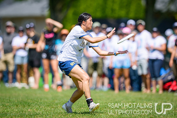 Saturday pool play at USAU D-I College Championships