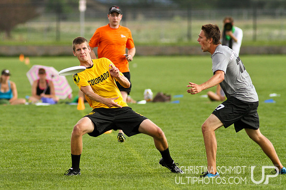 2012 USAU D-I College Championships Saturday Pre-Qtrs Action
