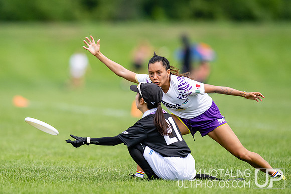Malafama vs TOKYO Mavericks in pool play at World Ultimate Club Championships