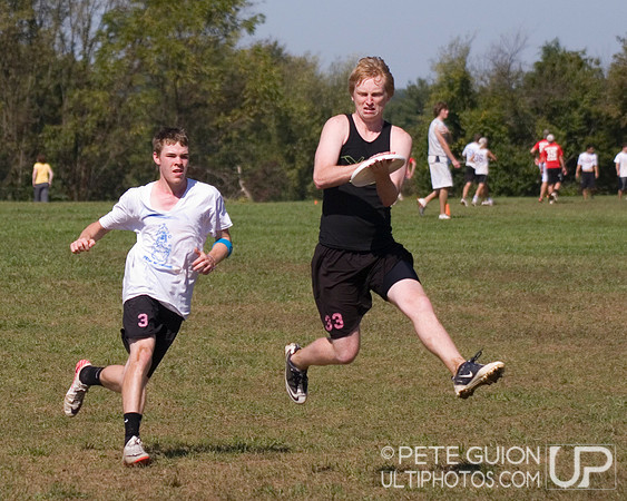 Sunday Round 2 Action -- 2011 Hucks off the Hilltop