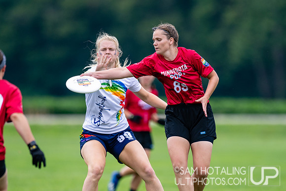 Pop Ultimate vs Spanglish in pool play at World Ultimate Club Championships