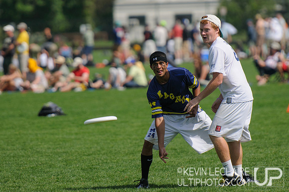 2012 USAU D-I College Championships Saturday Action