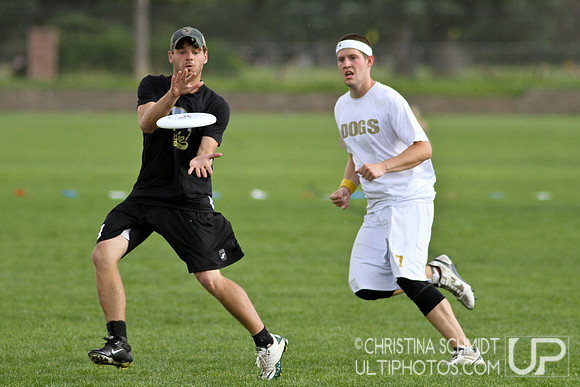 2012 USAU D-I College Championships Saturday Pre-Qtrs Action