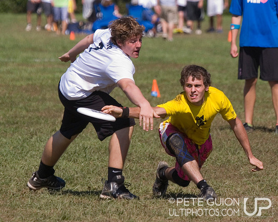 Sunday Round 2 Action -- 2011 Hucks off the Hilltop
