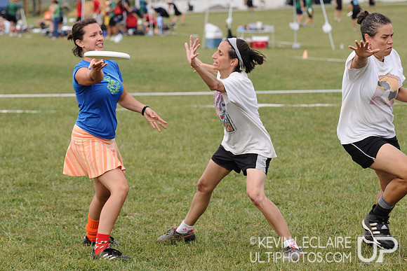 Sunday Women's Division - Touch of Grey v. Bitchmonkeys - 2009 Capital Sectionals