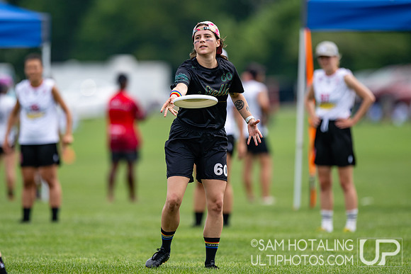 CUSB Shout vs Stella in pool play at World Ultimate Club Championships