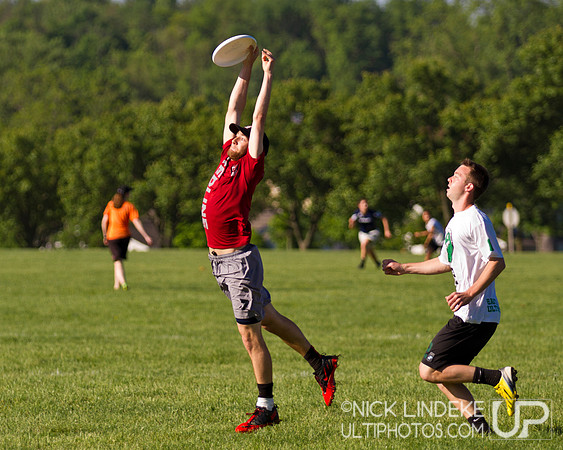 2014 USAU D-I College Champs Saturday Action