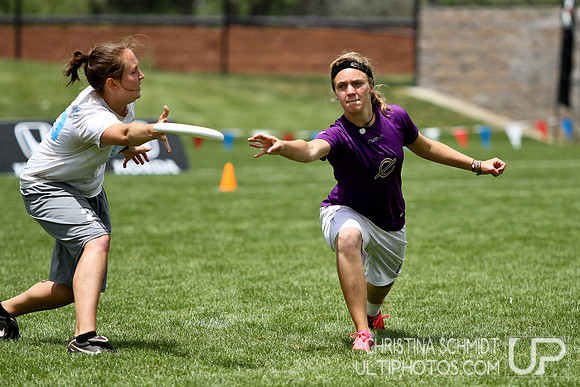 2012 USAU D-I College Championships Sunday Action
