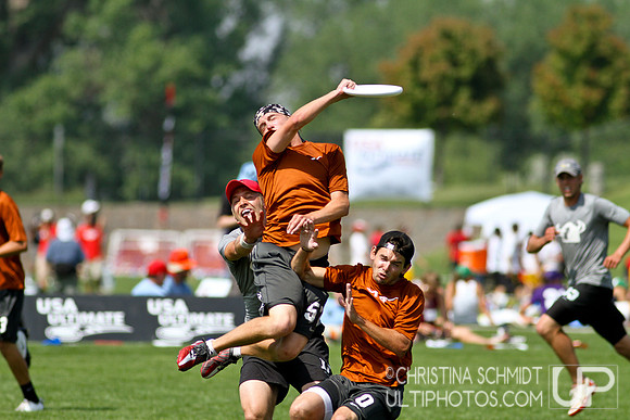 2012 USAU D-I College Championships Saturday Round 4 Action