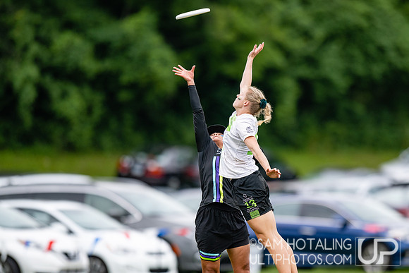 Ellipsis vs La Septima in pool play at World Ultimate Club Championships