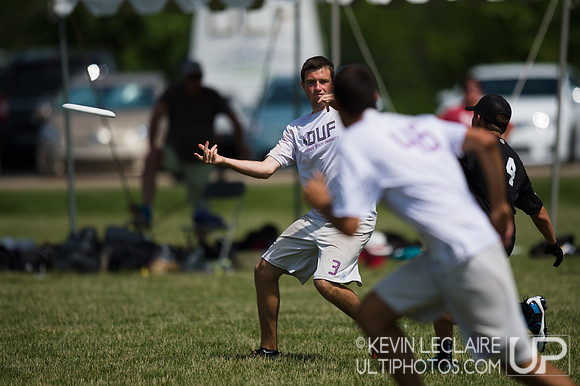 2014 USAU D-I College Champs Saturday Round 4 Action