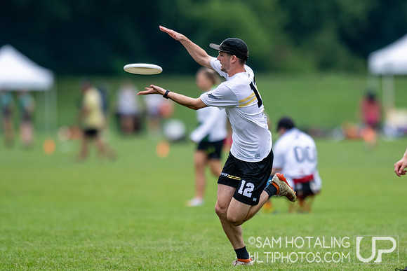 Melbourne Ellipsis vs Wildcats in pool play at World Ultimate Club Championships