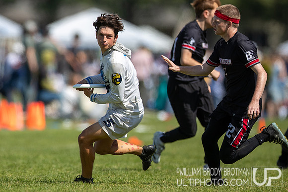 Day 2 of the USA Ultimate D-I College Championships